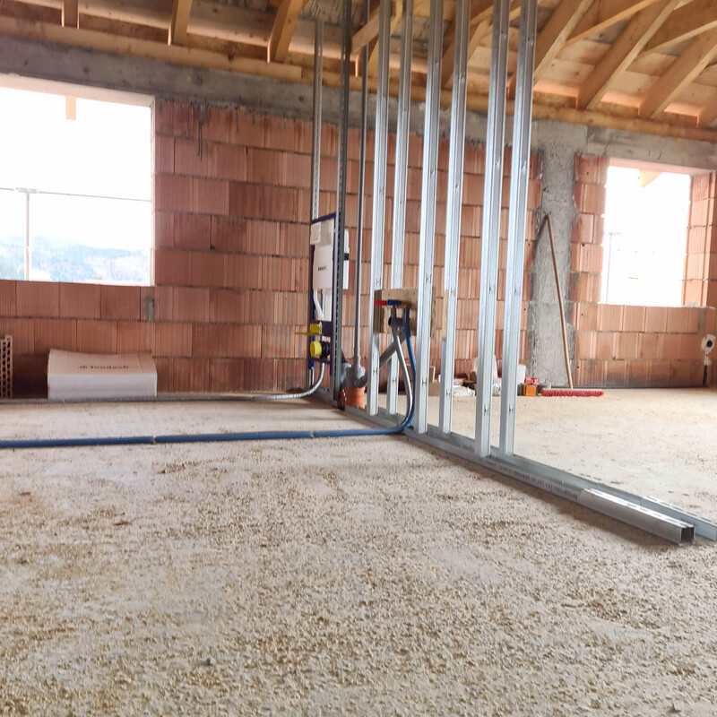 Structură dublă din profile metalice pentru integrarea instalațiilor